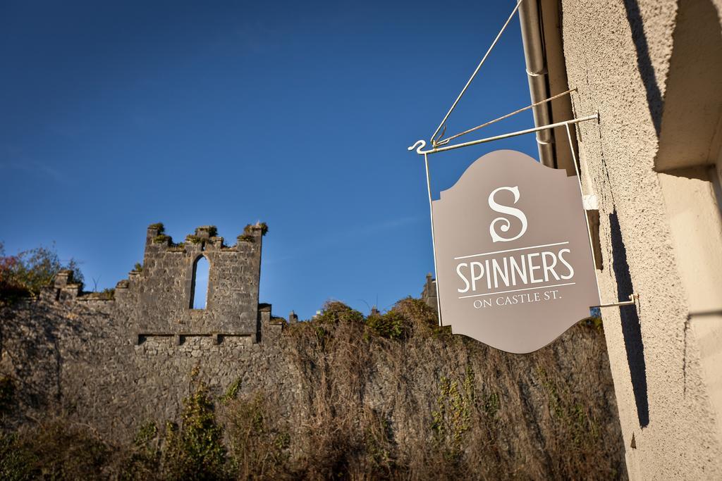 Spinners On Castle Street バー エクステリア 写真